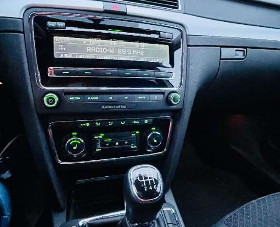 
								Skoda Superb Combi Ambition 2,0 TDI full									