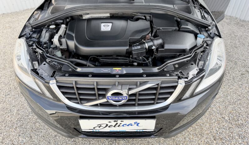 
								Volvo XC60 2.4 D5 Kinetic AWD full									
