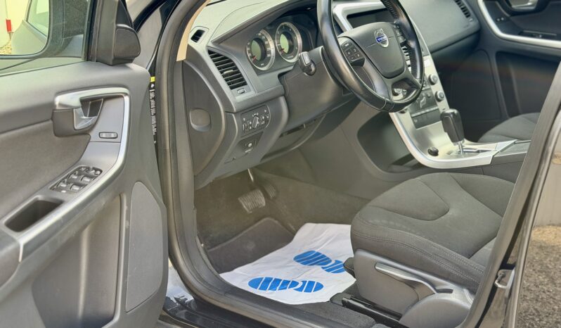 
								Volvo XC60 2.4 D5 Kinetic AWD full									