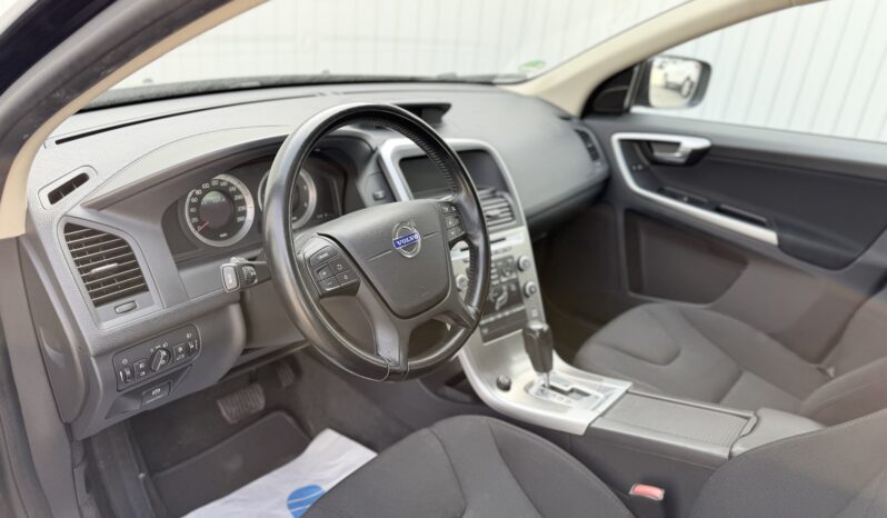 
								Volvo XC60 2.4 D5 Kinetic AWD full									