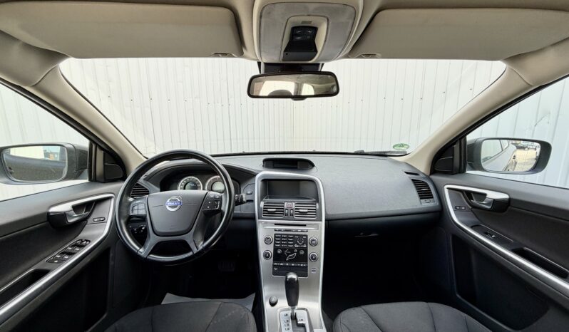 
								Volvo XC60 2.4 D5 Kinetic AWD full									