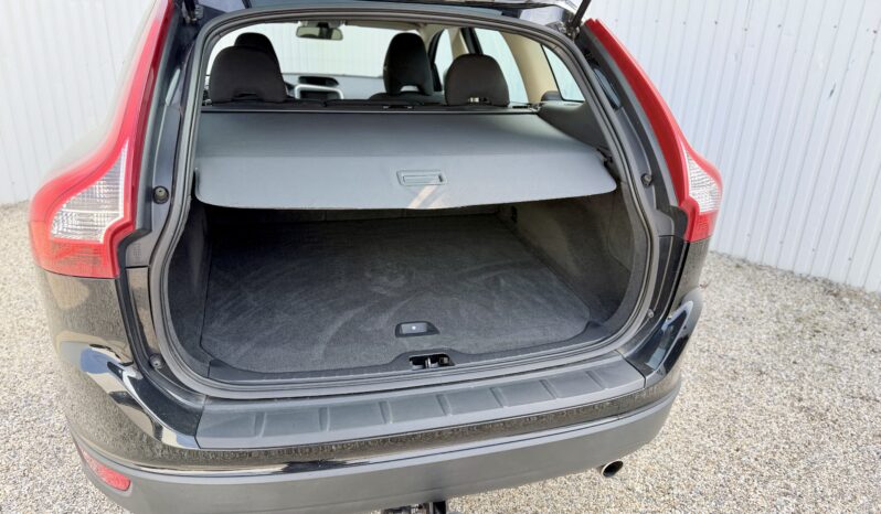 
								Volvo XC60 2.4 D5 Kinetic AWD full									