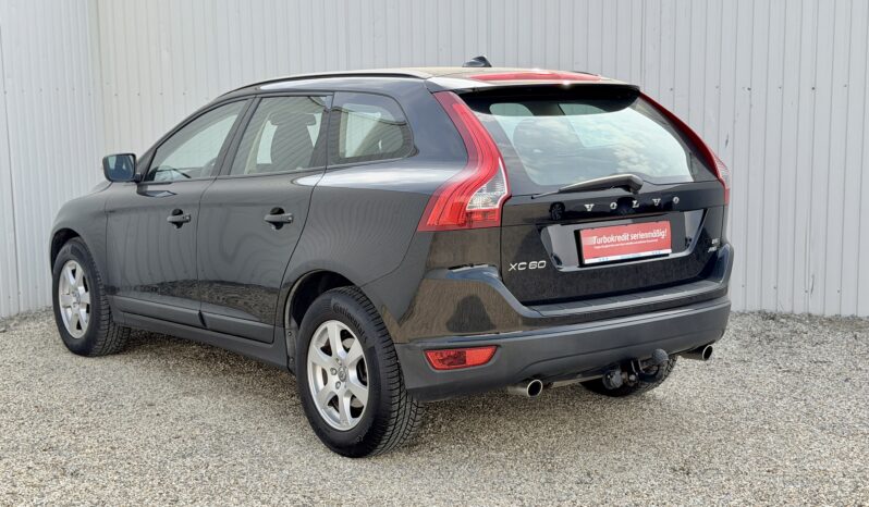 
								Volvo XC60 2.4 D5 Kinetic AWD full									