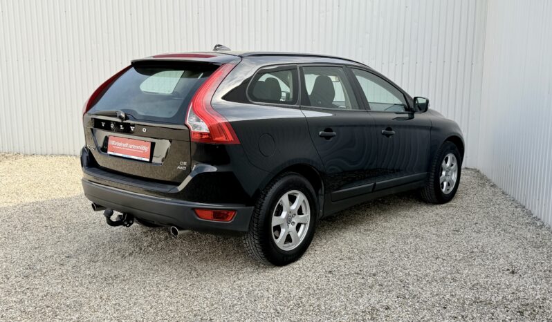 
								Volvo XC60 2.4 D5 Kinetic AWD full									