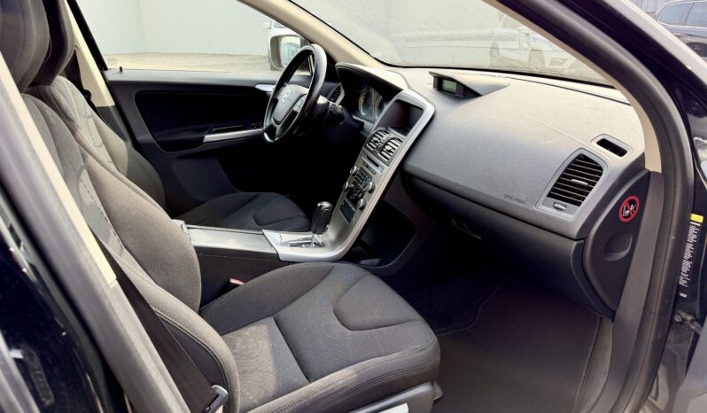 
								Volvo XC60 2.4 D5 Kinetic AWD full									