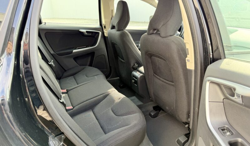 
								Volvo XC60 2.4 D5 Kinetic AWD full									