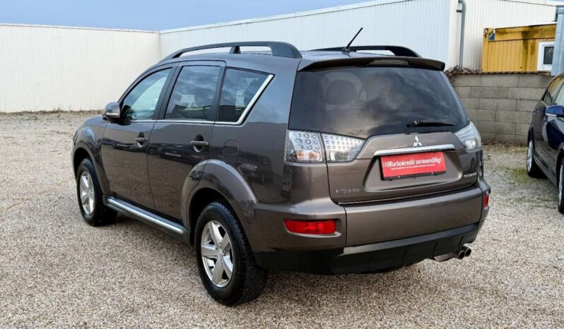 
								Mitsubishi Outlander 2.2 DI-D Instyle 4WD full									