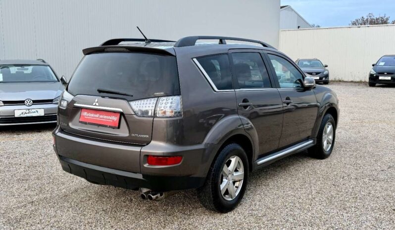 
								Mitsubishi Outlander 2.2 DI-D Instyle 4WD full									