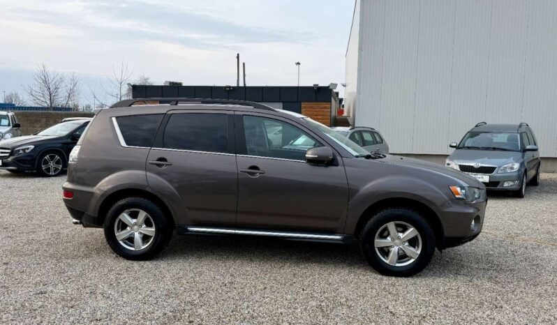 
								Mitsubishi Outlander 2.2 DI-D Instyle 4WD full									