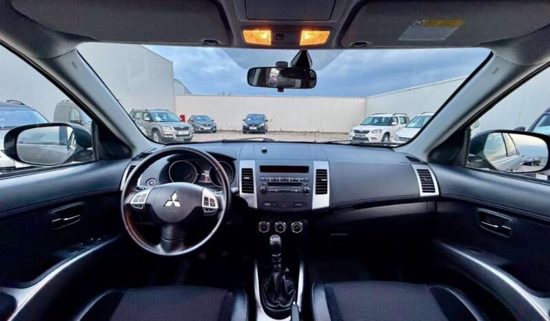 
								Mitsubishi Outlander 2.2 DI-D Instyle 4WD full									