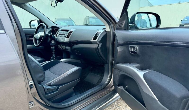 
								Mitsubishi Outlander 2.2 DI-D Instyle 4WD full									