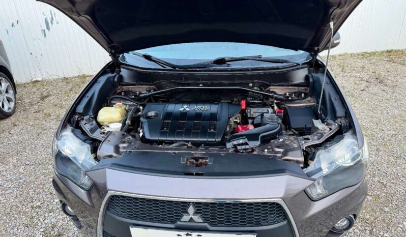 
								Mitsubishi Outlander 2.2 DI-D Instyle 4WD full									