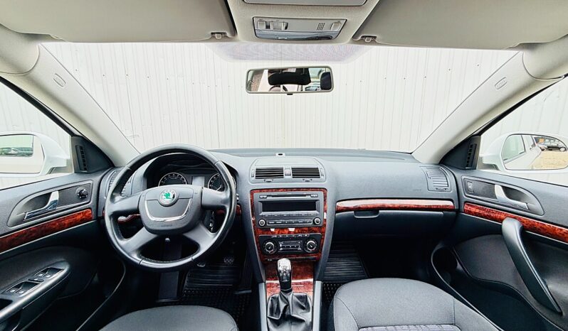 
								Skoda Octavia Combi 1,6 Elegance TDI full									