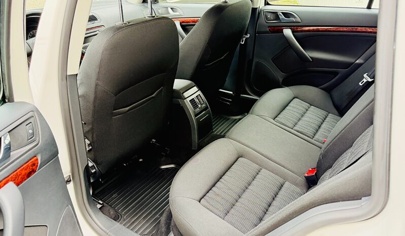 
								Skoda Octavia Combi 1,6 Elegance TDI full									