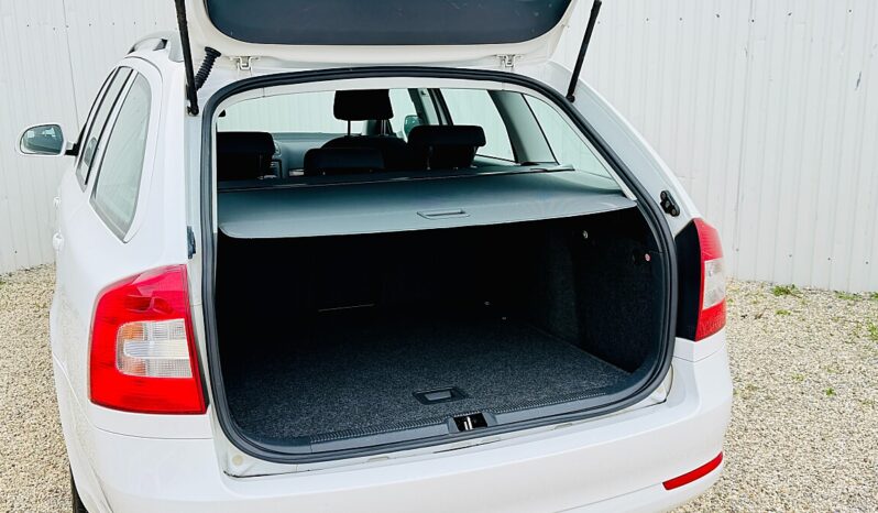 
								Skoda Octavia Combi 1,6 Elegance TDI full									