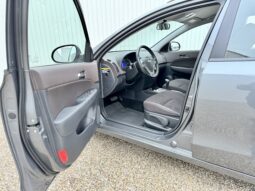 
										Hyundai i30 1.6 full									