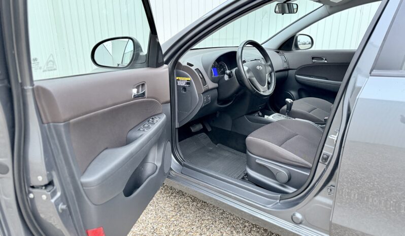 
								Hyundai i30 1.6 full									