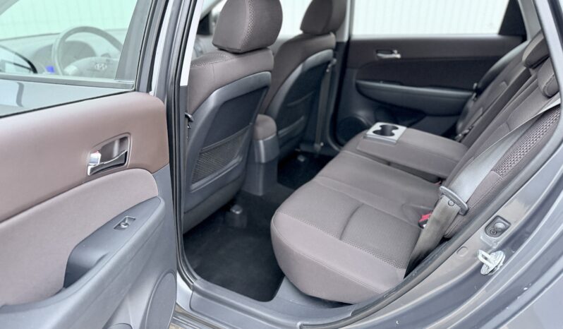 
								Hyundai i30 1.6 full									