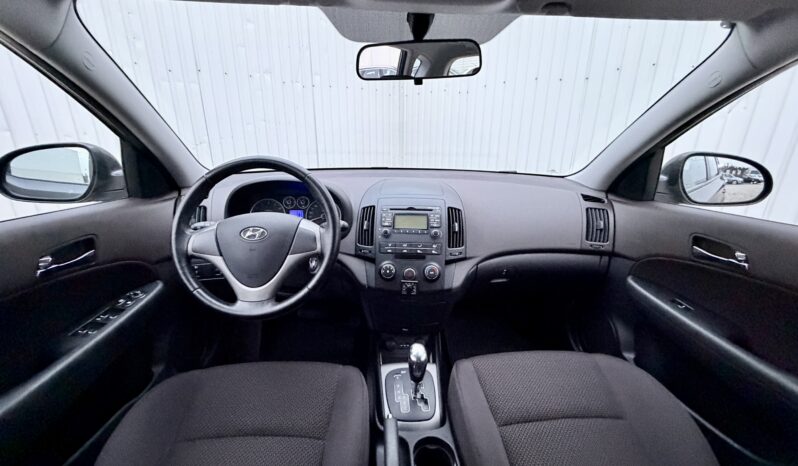 
								Hyundai i30 1.6 full									