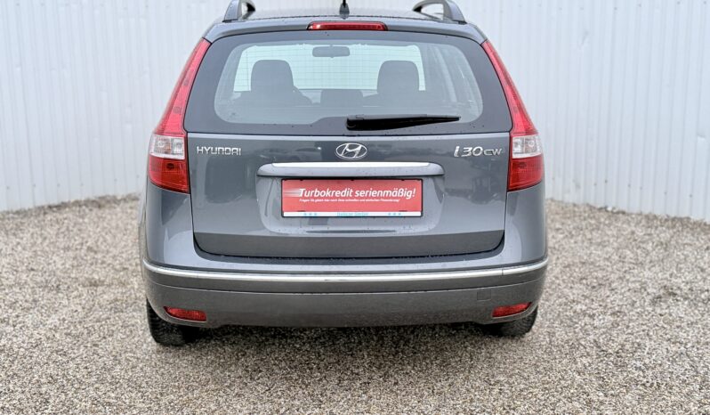 
								Hyundai i30 1.6 full									