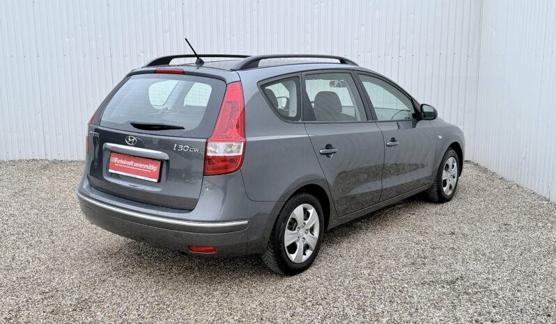 
								Hyundai i30 1.6 full									