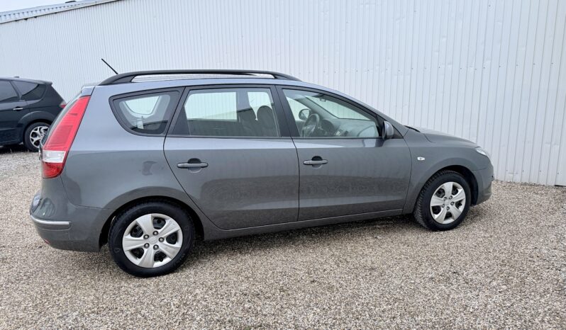 
								Hyundai i30 1.6 full									