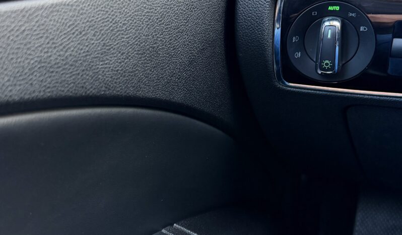 
								Skoda Superb 2.0 TDI Elegance full									