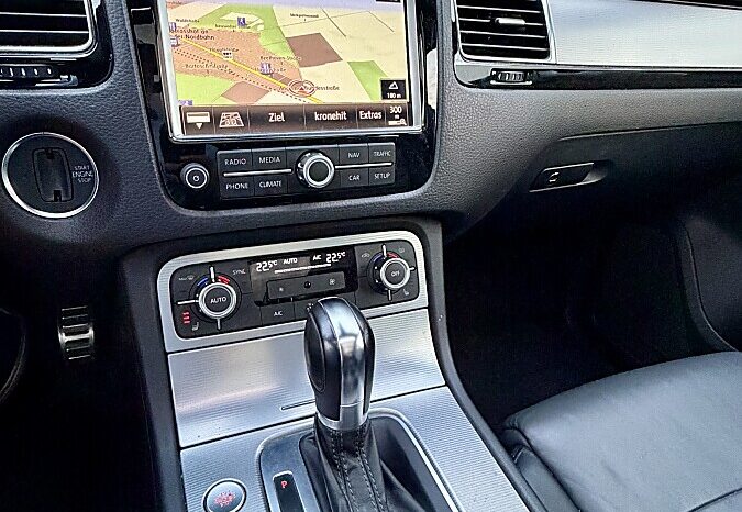 
								Volkswagen Touareg 3.0 V6 TDI 4Motion full									