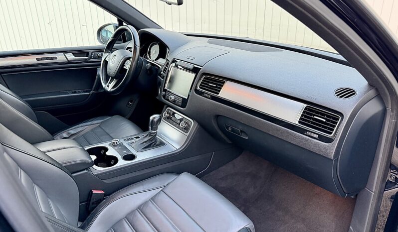 
								Volkswagen Touareg 3.0 V6 TDI 4Motion full									