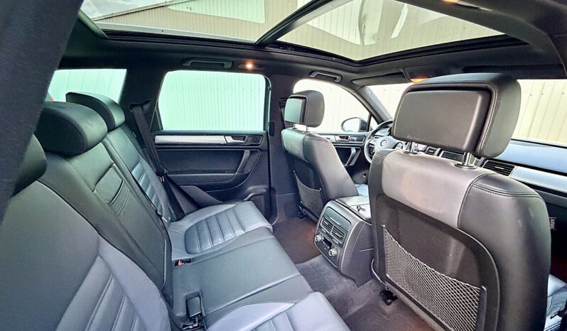
								Volkswagen Touareg 3.0 V6 TDI 4Motion full									
