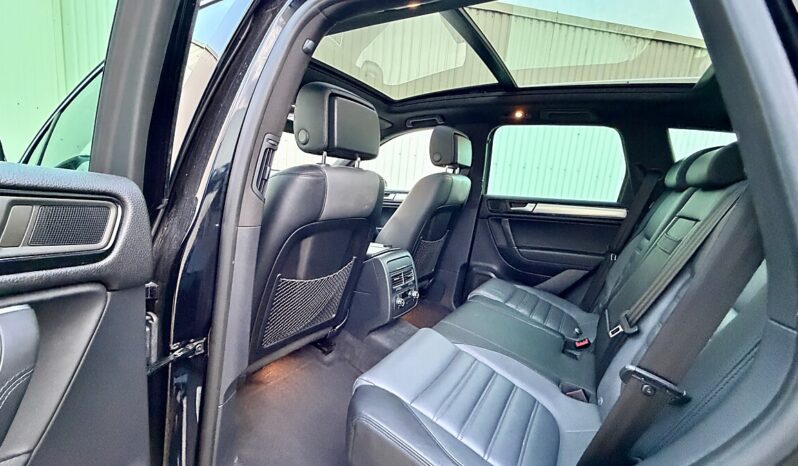 
								Volkswagen Touareg 3.0 V6 TDI 4Motion full									